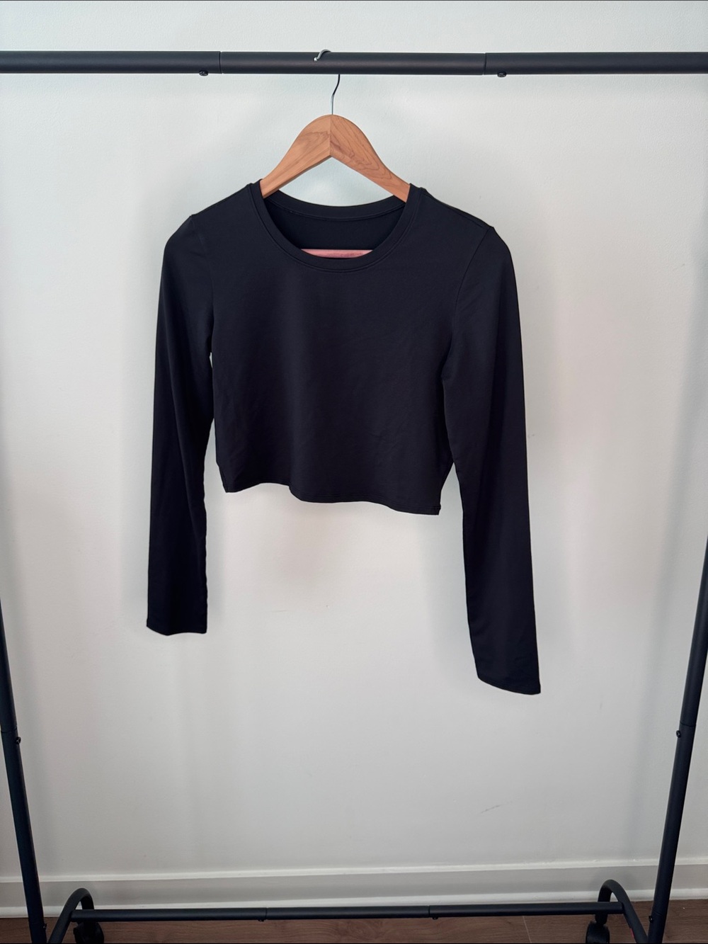 ALO Yoga Black Long Sleeve Cropped Crewneck Top